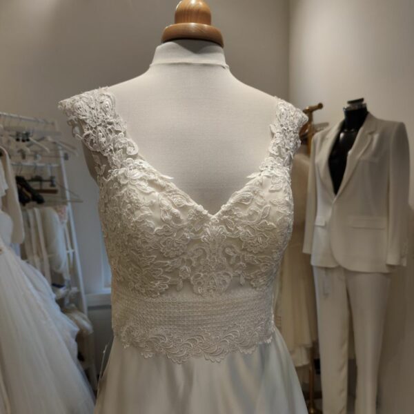 robe mariée satin et dentelle Pyrole