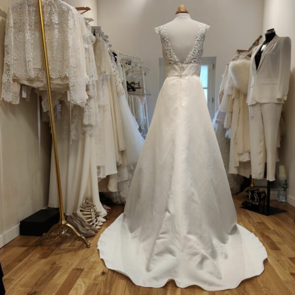 robe de mariée A line ou trapèze en satin