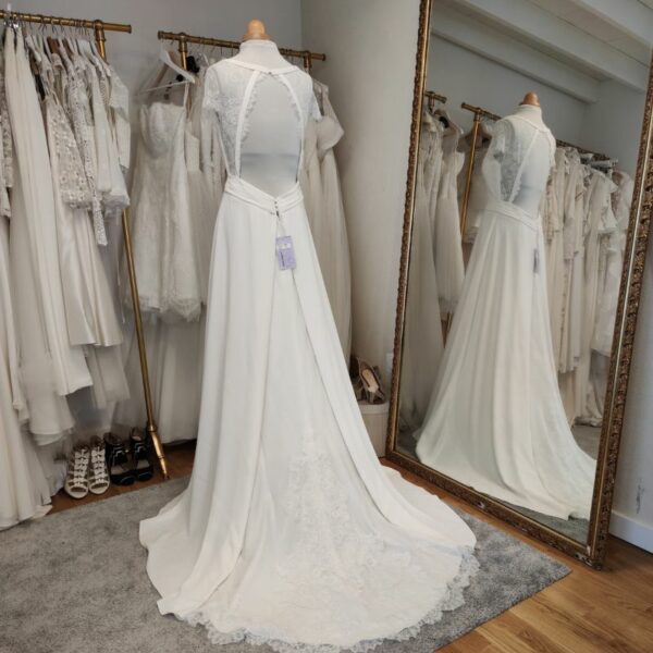 robe mariée avec quille de dentelle