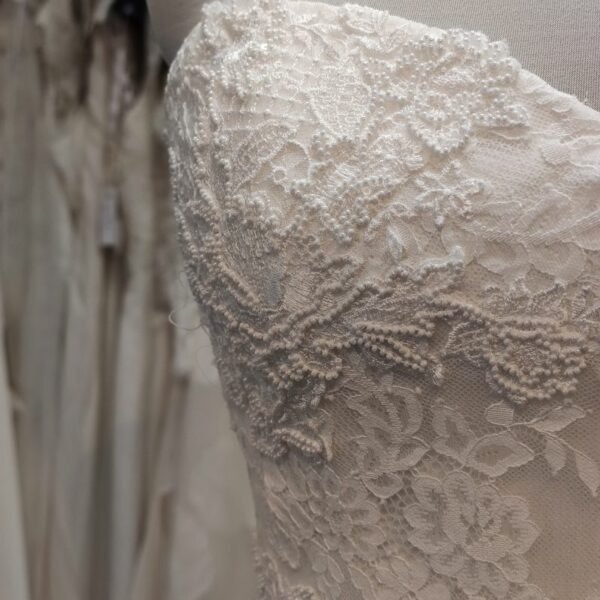 bustier orné de petites perles robe mariée
