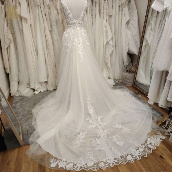 traine dentelle robe mariage romantique