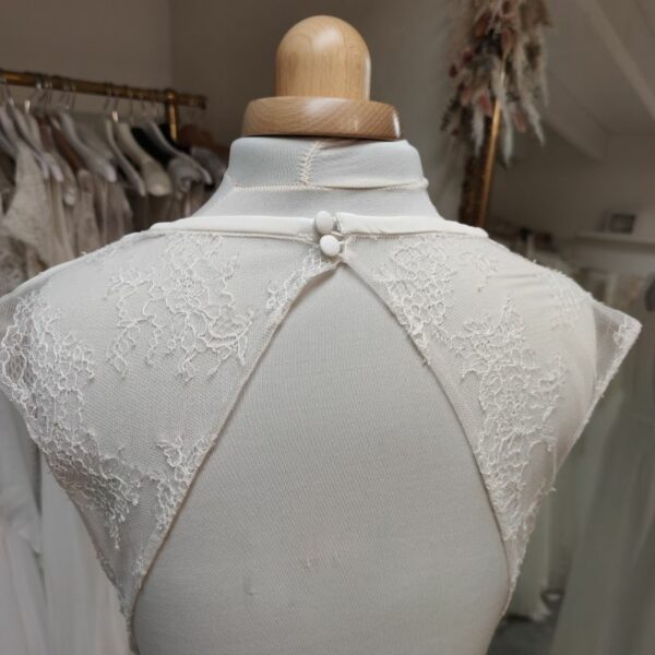 robe mariée crêpe blanc dentelle