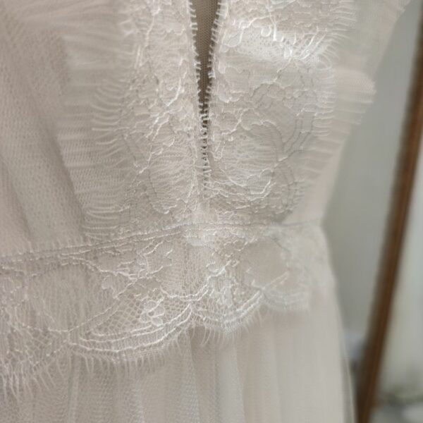 Robe de mariée romantique en tulle et dentelle - dépôt vente Toulouse