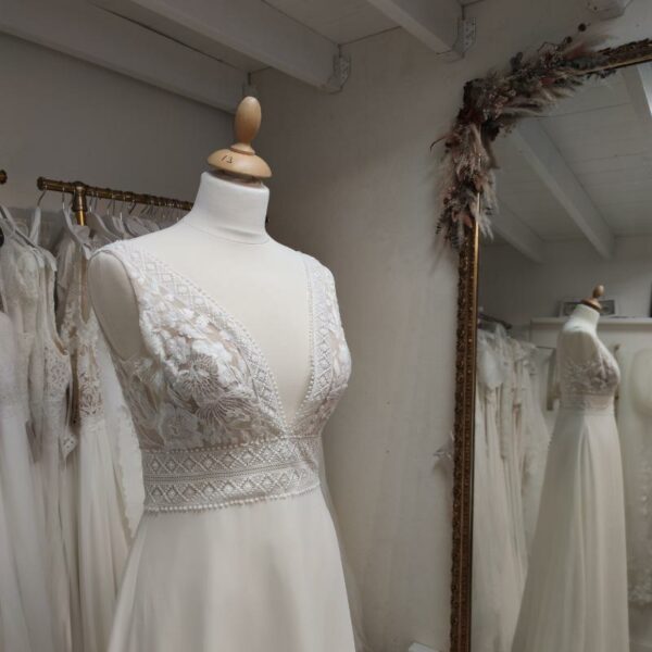 Robe de mariée en Tulle brodé et galon de dentelle
