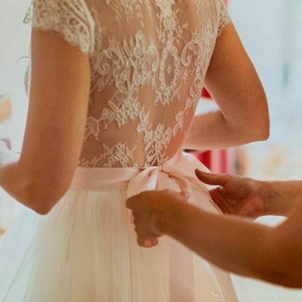 robe de mariée avec un dos en dentelle - depot vente Toulouse