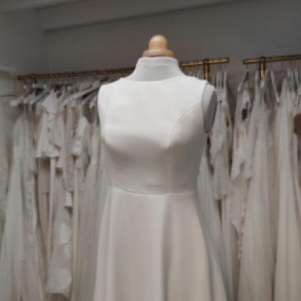 robe de mariée sans decolleté simple et élégante - depot vente - Toulouse