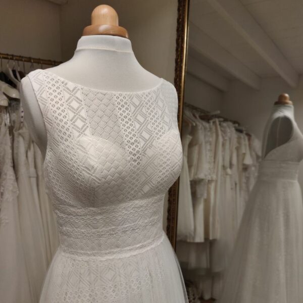 robe de mariée en dentelle moderne - coupe droite - depot vente Toulouse