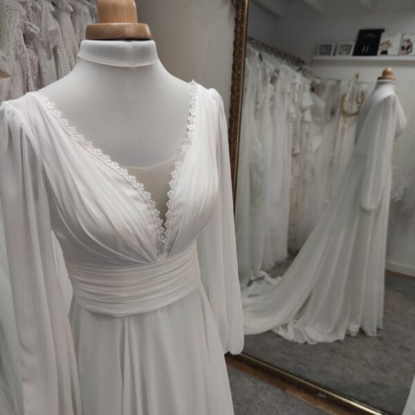 robe de mariée en mousseline avec manches fluides