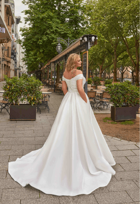 robe de mariée en satin - col bateau - grande taille - boutique mariage Toulouse