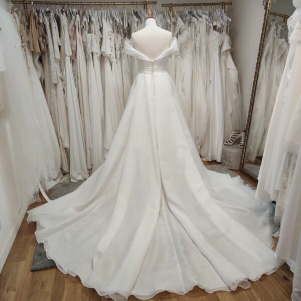 robe de mariée princesse col bateau traine organza - depot vente mariage Toulouse