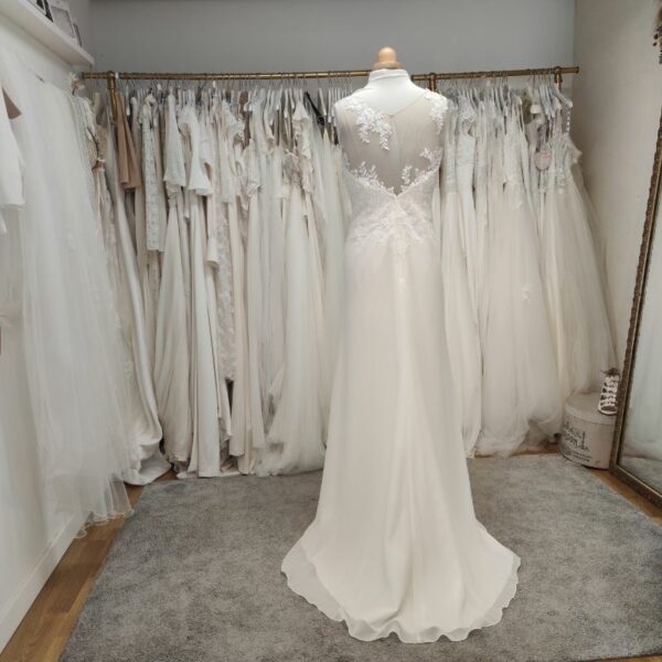 Robe de mariée sobre et élégante - depot vente -Toulouse
