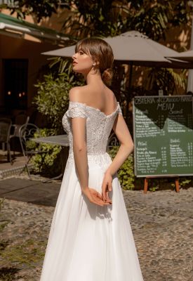 robe de mariée élégante col bateau à moins de 1000 euros - boutique mariage Toulouse