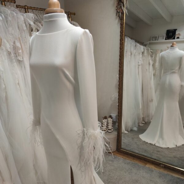 robe de mariée chic Pronovias manches longues pour l'hiver - depot vente Toulouse