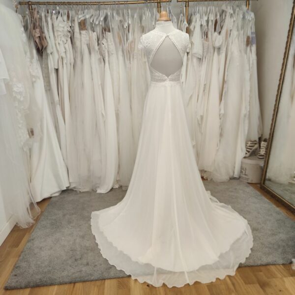 robe de mariée fluide et bohème - dos ouvert - depot vente Toulouse