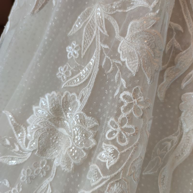 Tulle pailleté avec appliques de dentelle - Dépôt vente - Mes plus belles occasions
